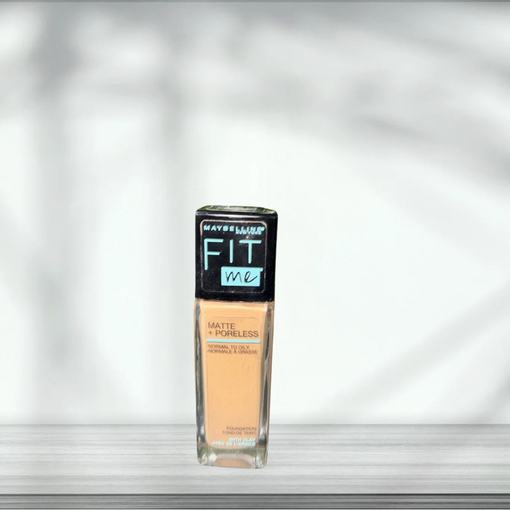 Maybeline Fit Me Matte +
Poreless foundation 332 Golden Caramel